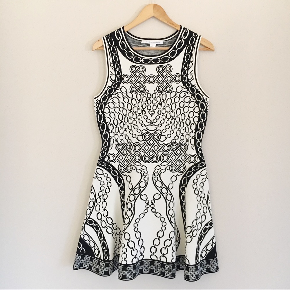 Diane Von Furstenberg White and Black Chain-Print Sleeveless Fit-and-Flare Dress